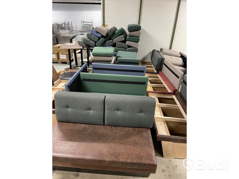 Parti med ca 16 soffor i blandat utförande (120x67x80 cm)