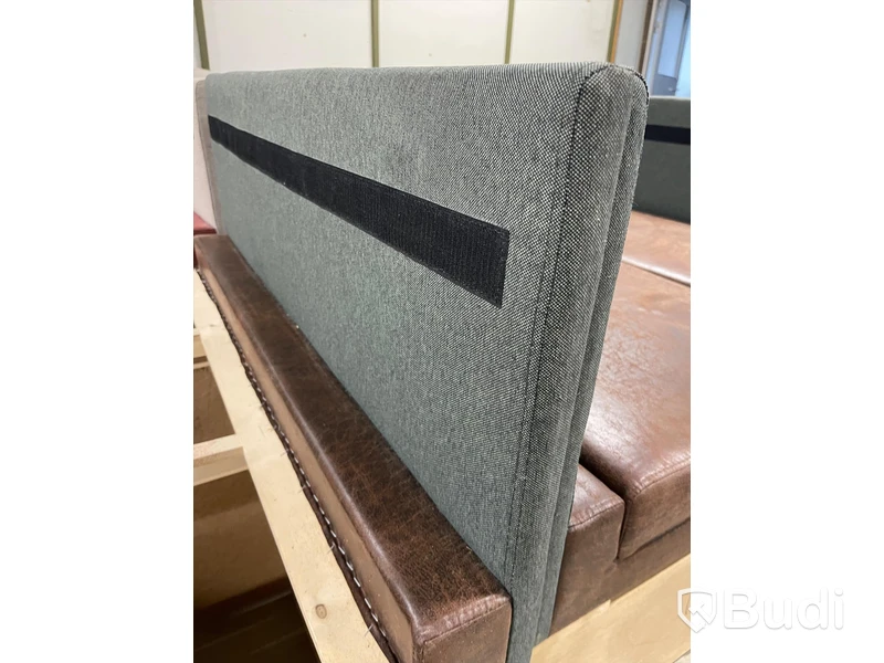 Parti med ca 16 soffor i blandat utförande (120x67x80 cm)