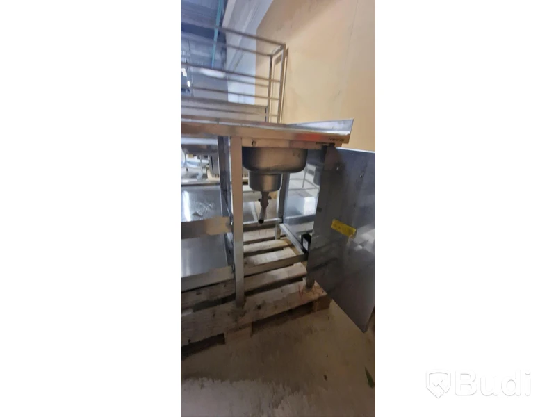 Diskbänk med 2 hyllplan samt skåp