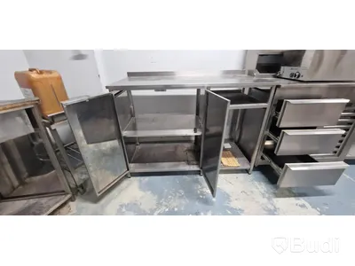 Rostfri bänk med 2 luckor
