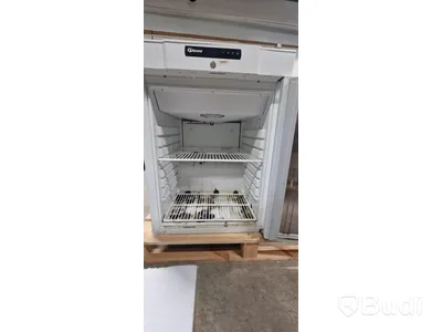 Gram Frys bänkmodell vit