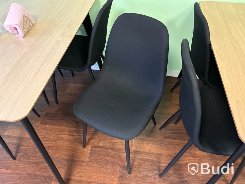 Stolar, bord, inredning & växter