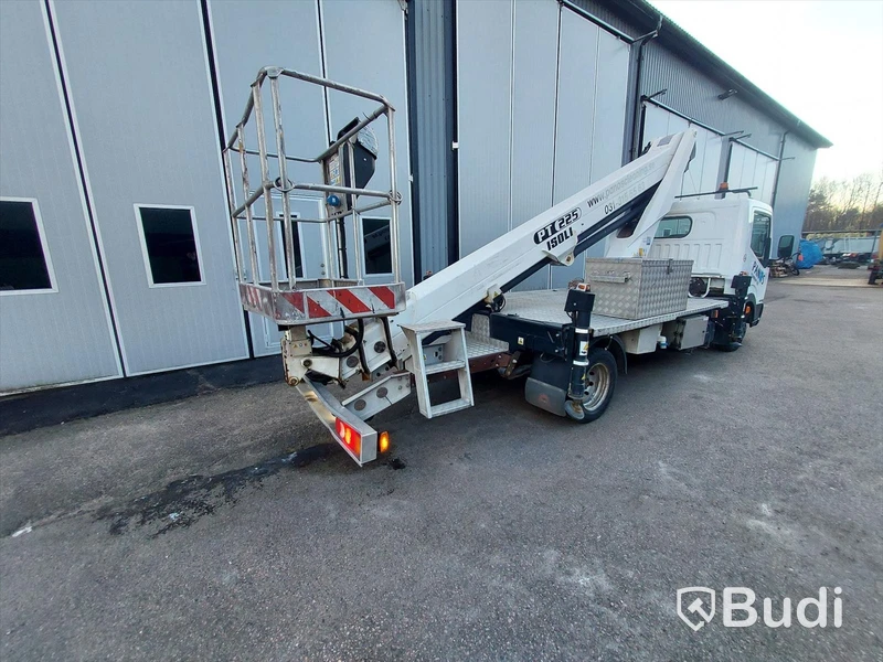 Nissan Cabstar skylift