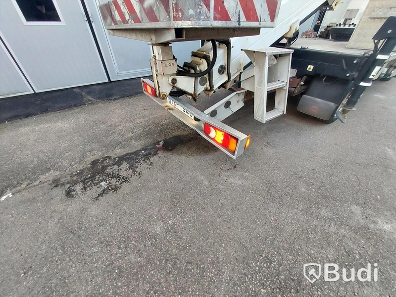 Nissan Cabstar skylift