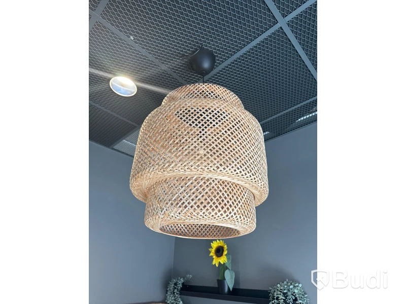 2 st. Cafébord, 2 st. Stolar, taklampa samt soffa