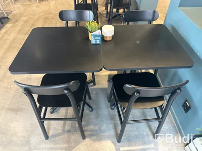 2 st. Cafébord samt 4 st. Stolar