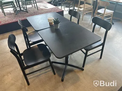 2 st. Cafébord samt 4 st. Stolar