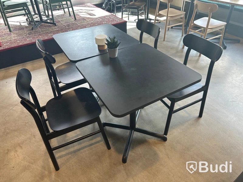 2 st. Cafébord samt 4 st. Stolar