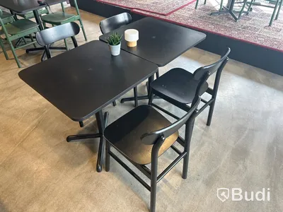 2 st. Cafébord samt 4 st. Stolar