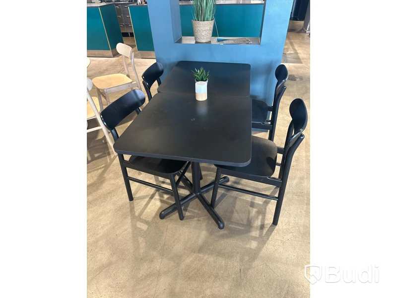 2 st. Cafébord samt 4 st. Stolar