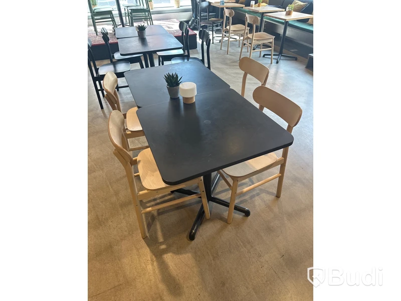 2 st. Cafébord samt 4 st. Stolar