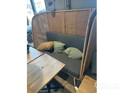 2 st. Cafébord, 2 st. Stolar, taklampa samt soffa