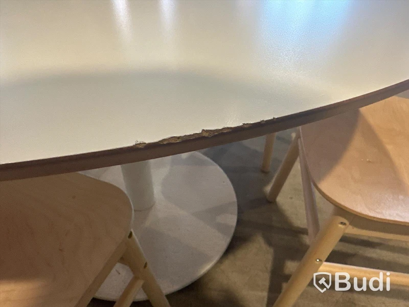Runt matbord samt 5 st. Stolar