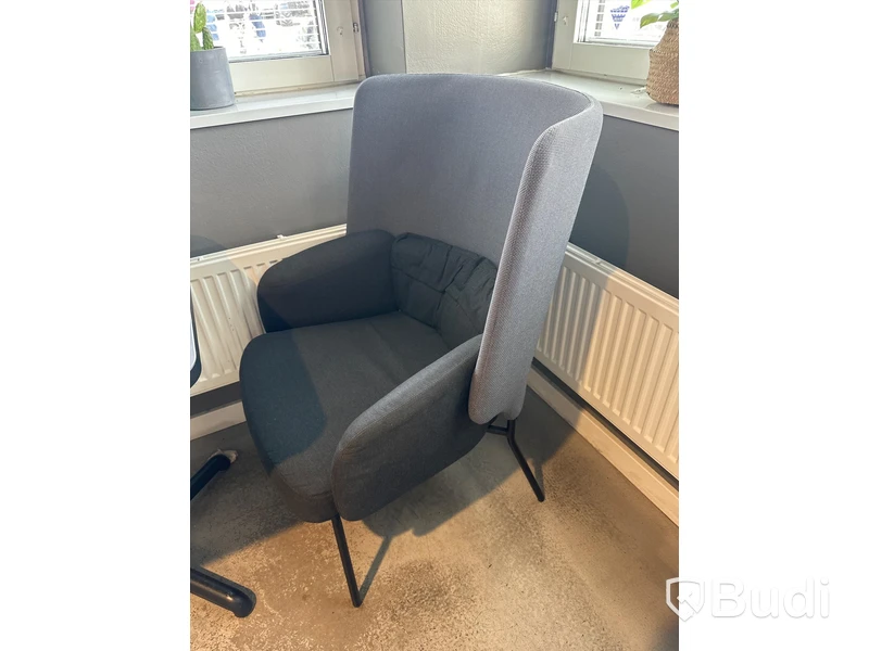 2 st. Fåtöljer samt cafébord