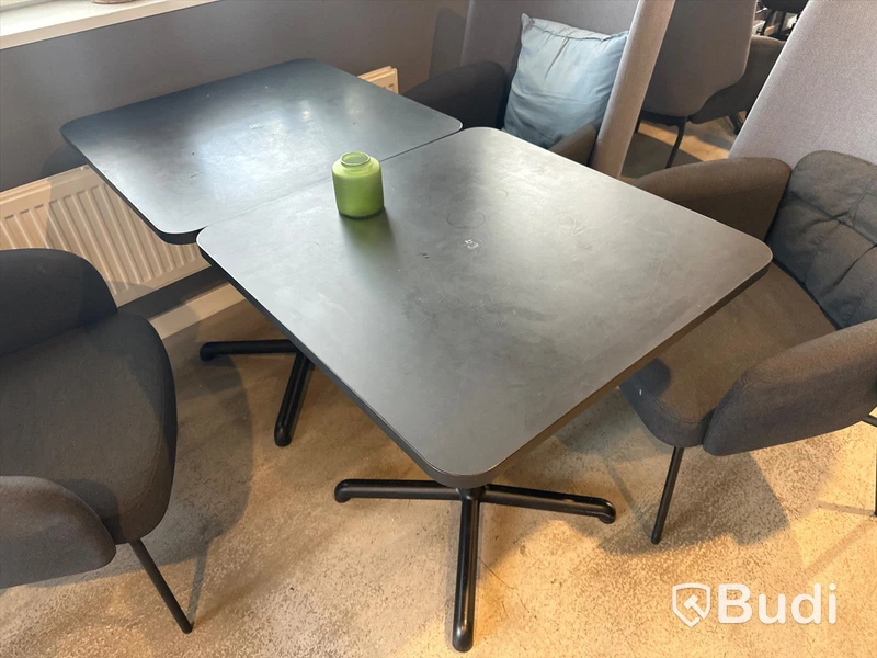 3 st. Fåtöljer samt 2 st. cafébord