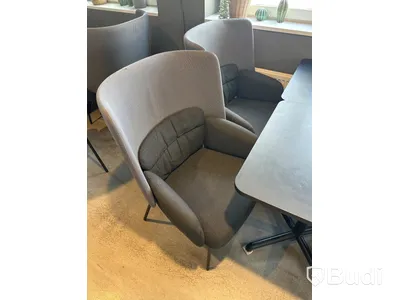 4 st. Fåtöljer samt 2 st. cafébord