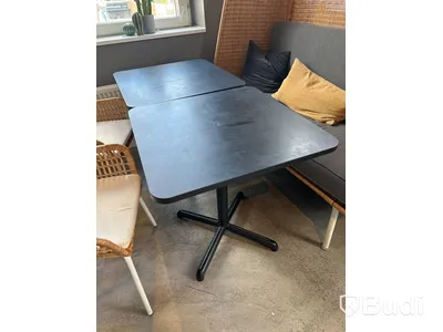 2 st. Cafébord, 2 st. Stolar, taklampa samt soffa