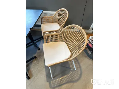 2 st. Cafébord, 2 st. Stolar, taklampa samt soffa
