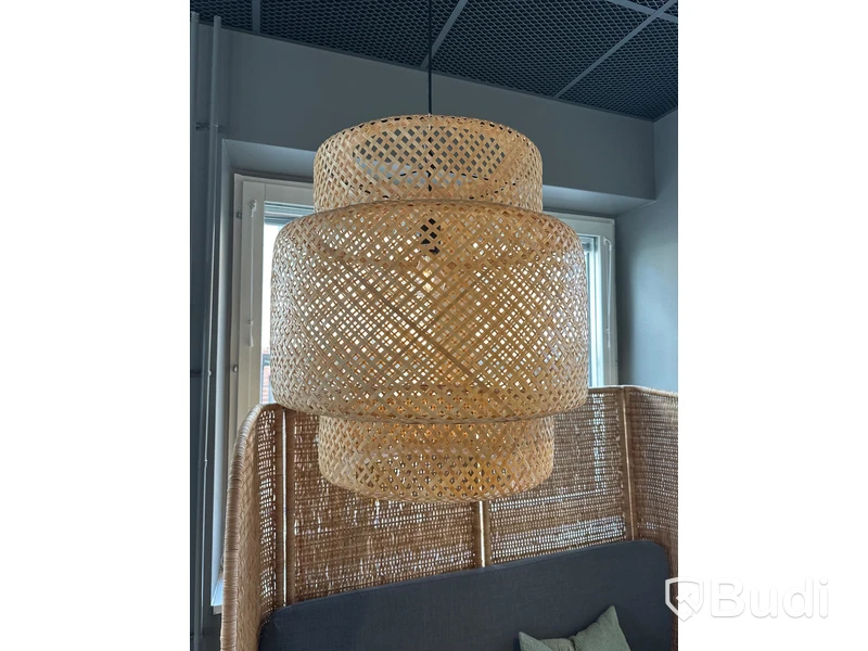 2 st. Cafébord, 2 st. Stolar, taklampa samt soffa