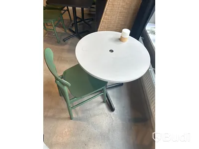Cafébord samt stol
