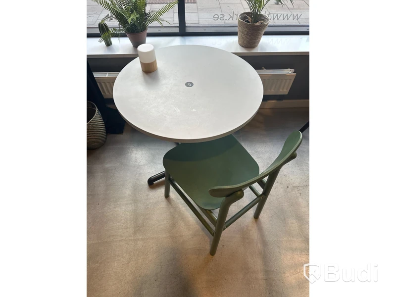 Cafébord samt stol