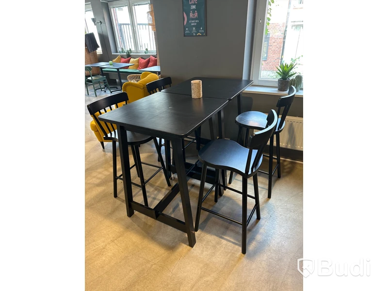 2 st. Höga cafébord samt 4 st. Stolar