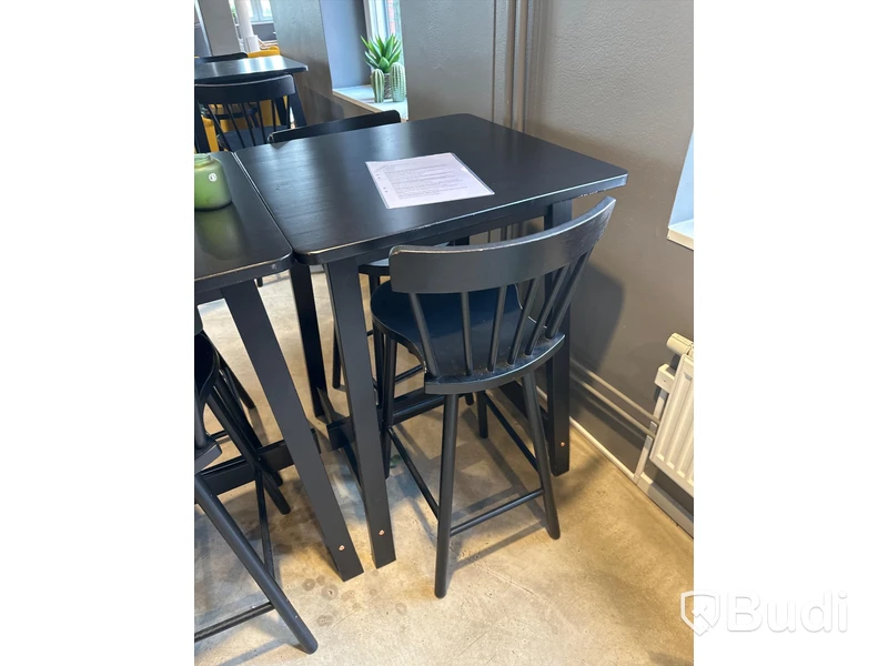 2 st. Höga cafébord samt 4 st. Stolar