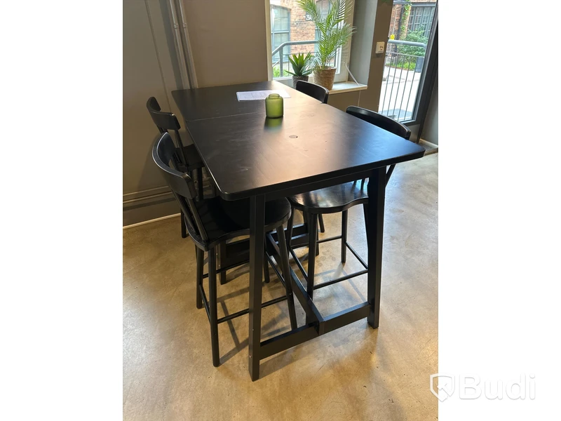 2 st. Höga cafébord samt 4 st. Stolar