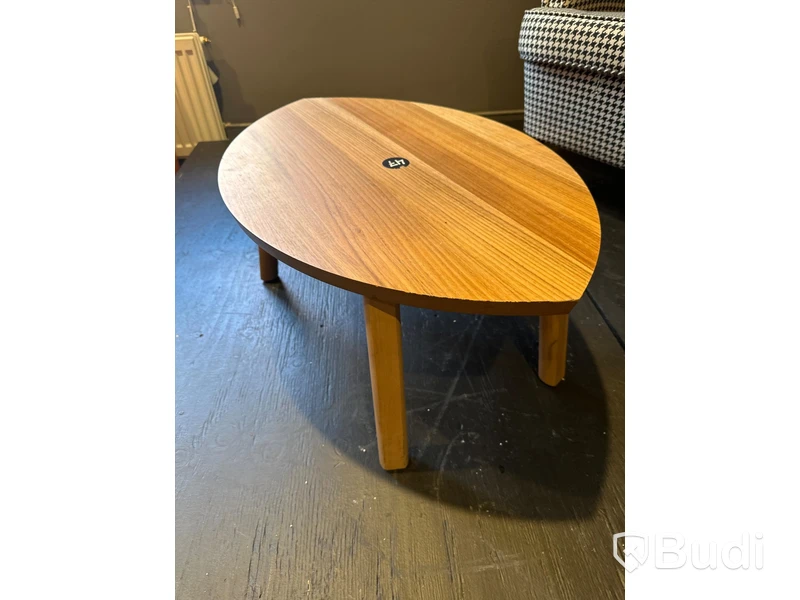2 st. Fåtöljer samt litet bord