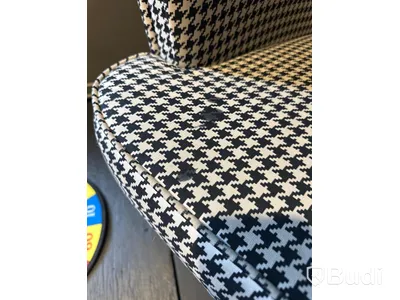 2 st. Fåtöljer samt litet bord