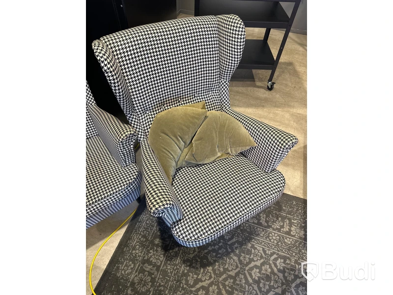 2 st. Fåtöljer samt golvlampa