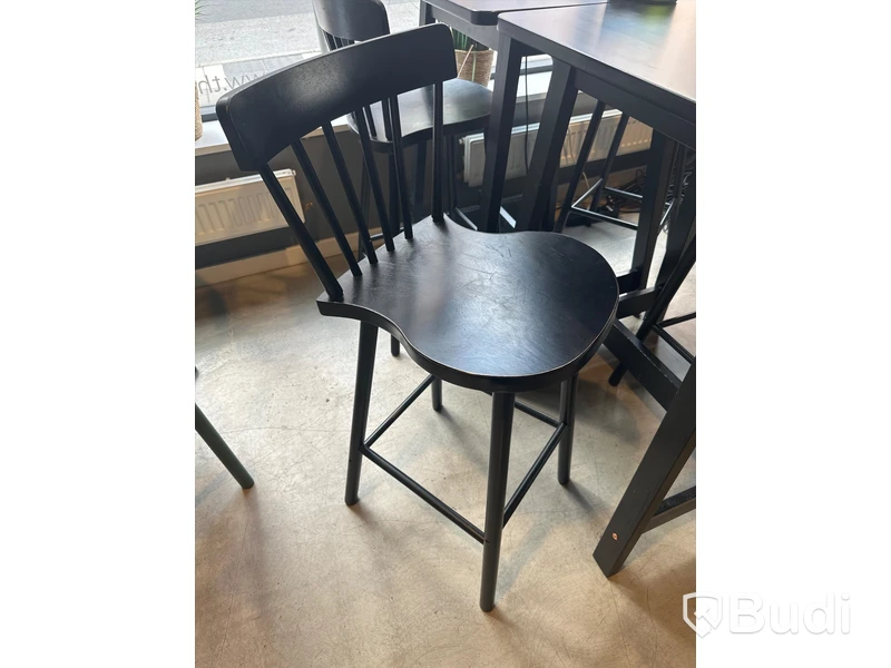 2 st. Höga cafébord samt 4 st. Stolar