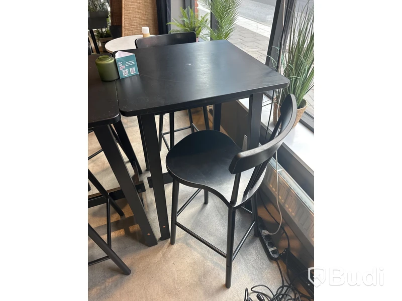 2 st. Höga cafébord samt 4 st. Stolar