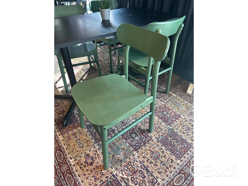 2 st. Cafébord samt 4 st. Stolar