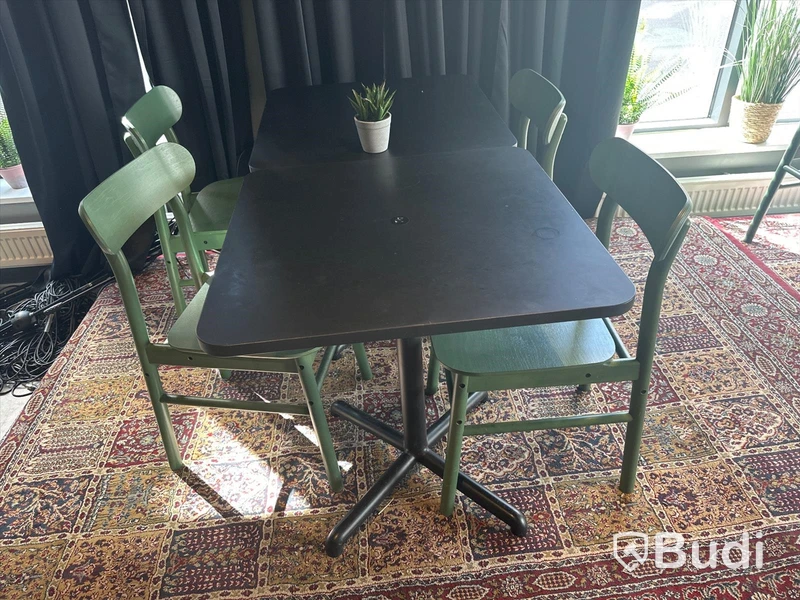 2 st. Cafébord samt 4 st. Stolar