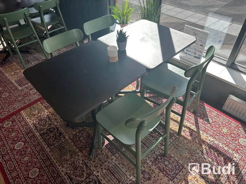 2 st. Cafébord samt 4 st. Stolar