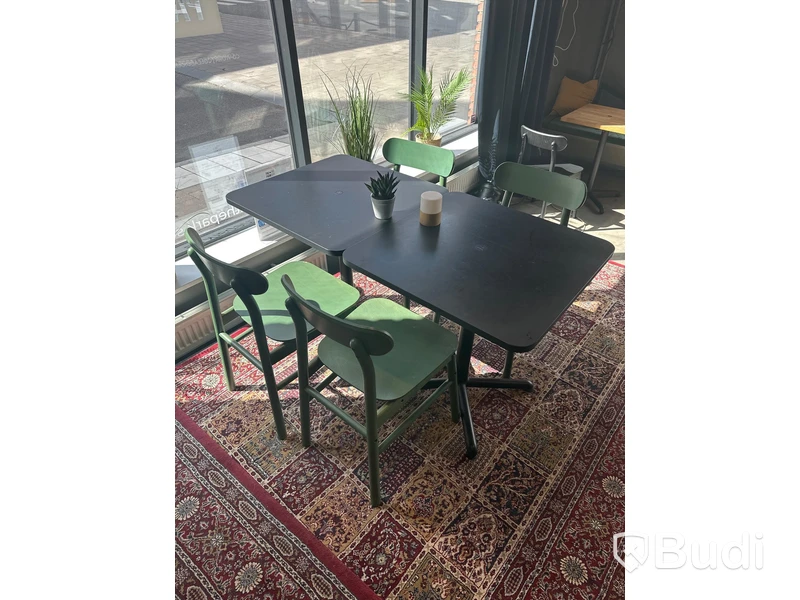 2 st. Cafébord samt 4 st. Stolar