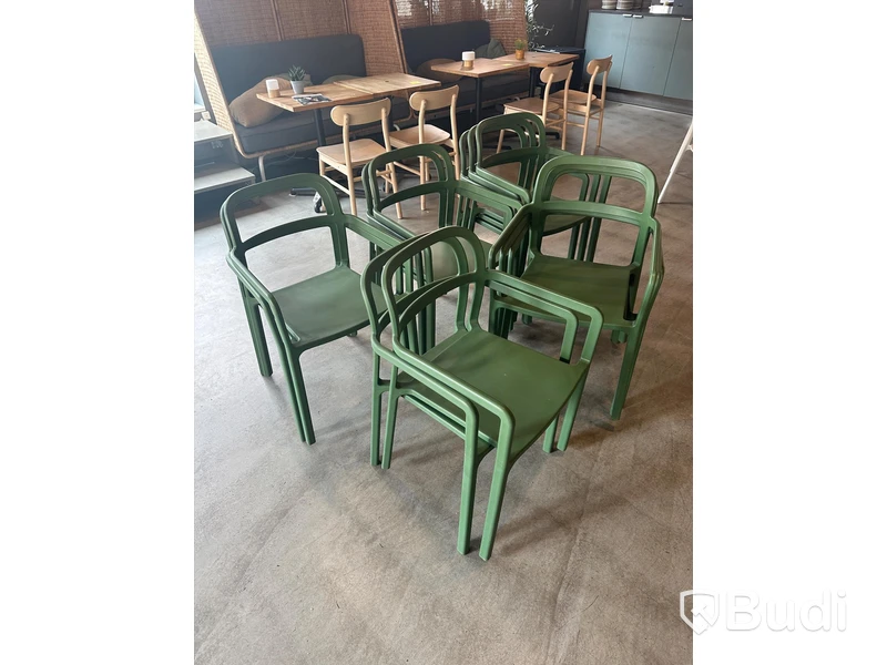 12 st. gröna staplingsbara stolar