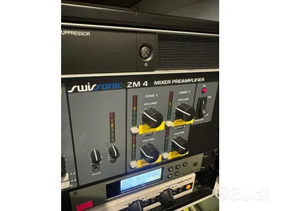 Rack med diverse ljudutrustning
