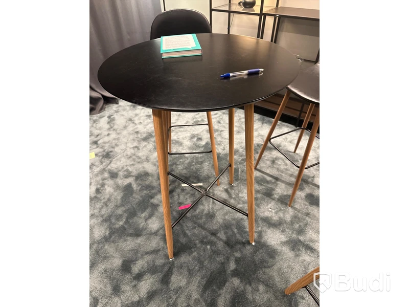2 st. Höga bord samt 4 st. Barstolar