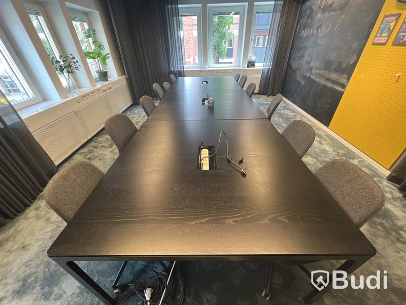 3 st konferensbord och 12 st kontorsstolar