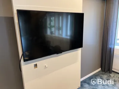 Tv-skärm hitachi och ställning på hjul