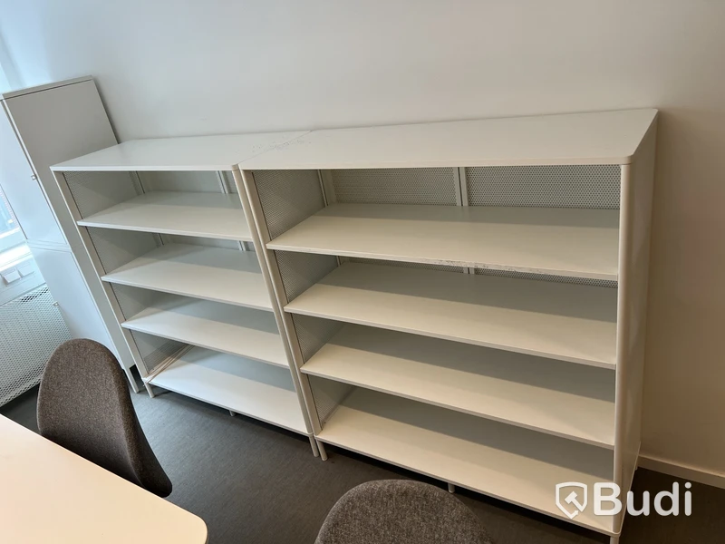 2 st Hyllor bekant ikea och 2 st skåp