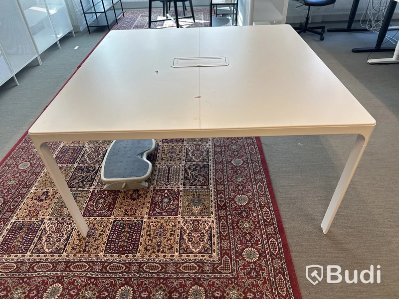 1 Konferensbord och 1 matta