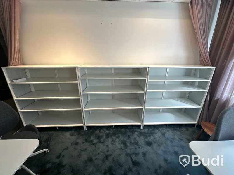 3 st Hylla bekant ikea och 5 st rosa gardiner i olika längd