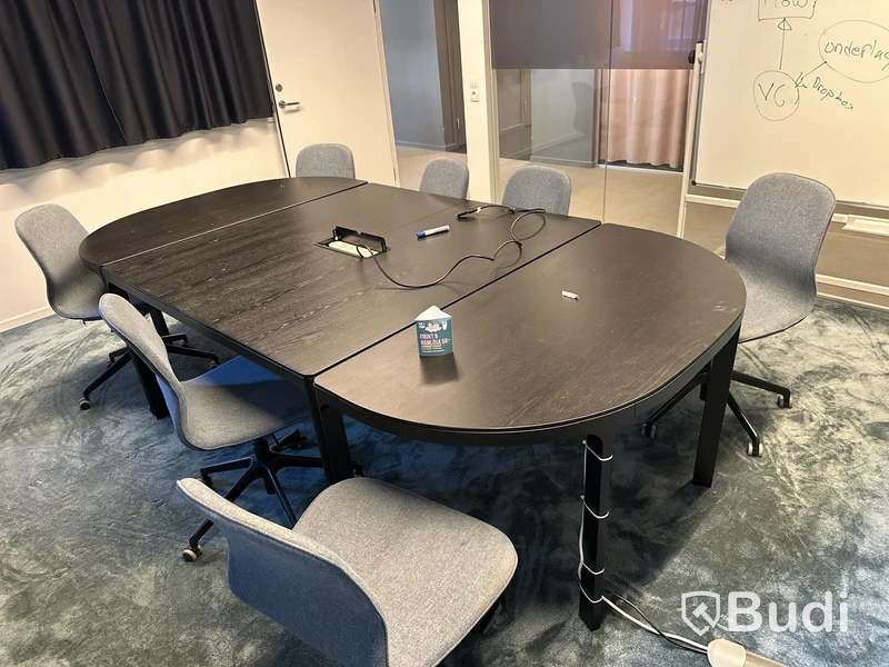 Konferensbord och 7 st grå/blå stolar