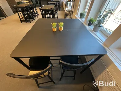 2 st bord och 2 barstolar