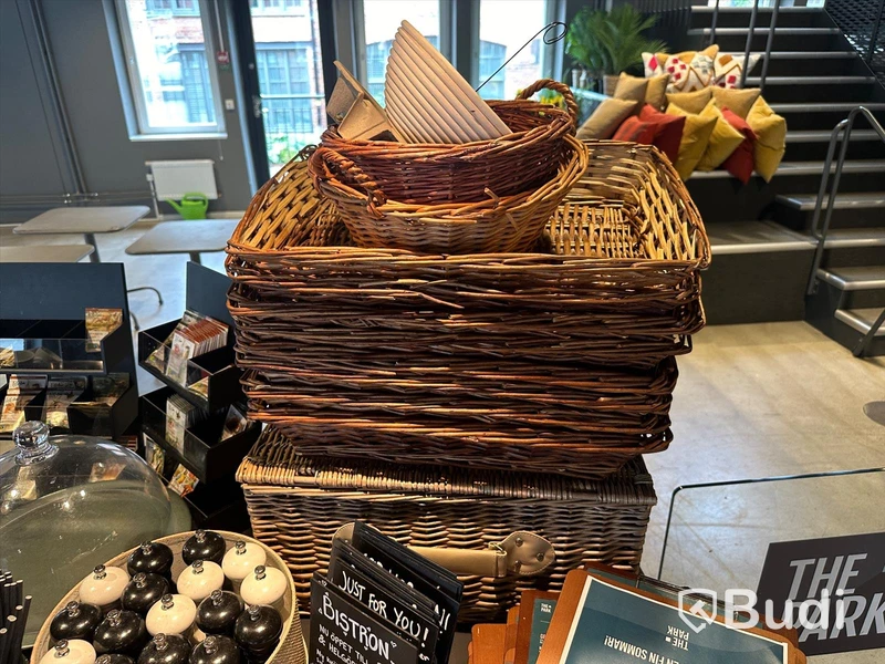 Parti med diverse café- och restaurangsredskap