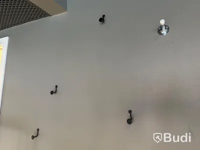 3 st. klädställningar och 8 st. krokar