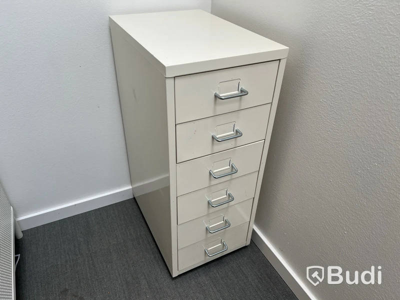 1 st Hylla bekant ikea och 1 st hurts